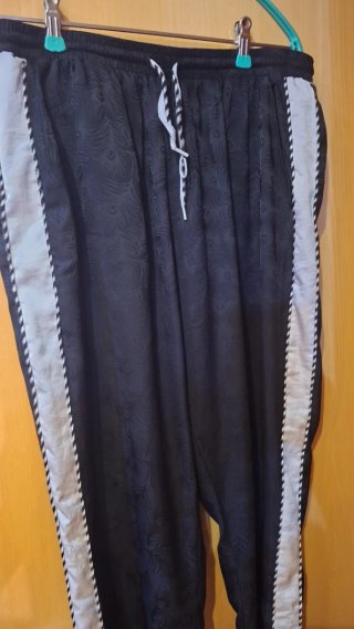 Pantalones de mujer negros y plateados