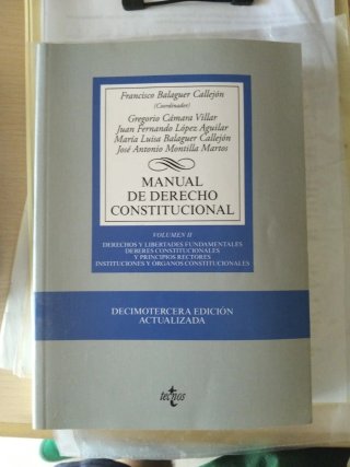Manual de derecho constitucional