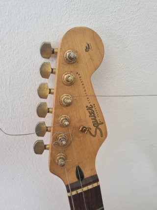 Squier Pro Tone Stratocaster Coreia