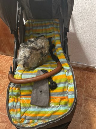 Coche de bebé gris buen estado