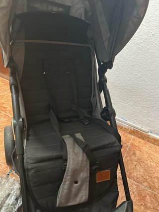 Coche de bebé gris buen estado