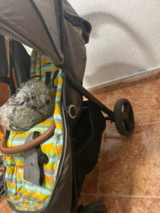 Coche de bebé gris buen estado