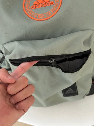 Mochila Adidas verde y naranja