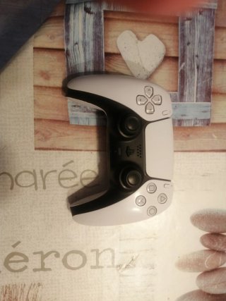 Playstation 5 digitale, con controller e cuffie