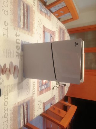 Playstation 5 digitale, con controller e cuffie