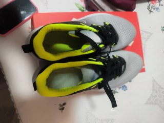Zapatillas Nike Talla 44 Gris y Amarillo