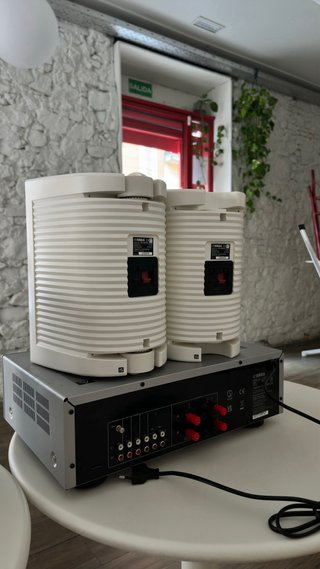 Amplificador y altavoces Yamaha