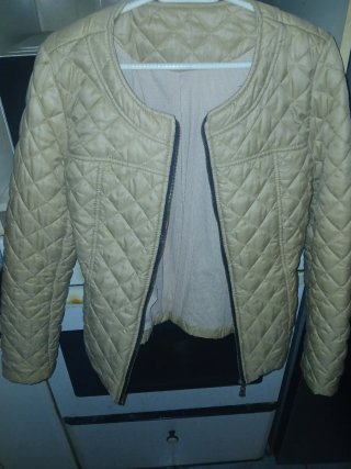 Chaqueta torera acolchada beige