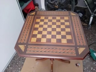 Mesa de ajedrez antigua de madera