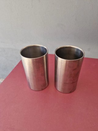 Cubiteras de metal plateado