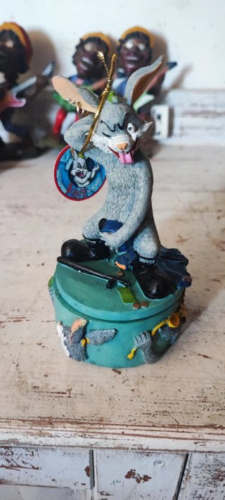 Figura de ratón bad Bunny