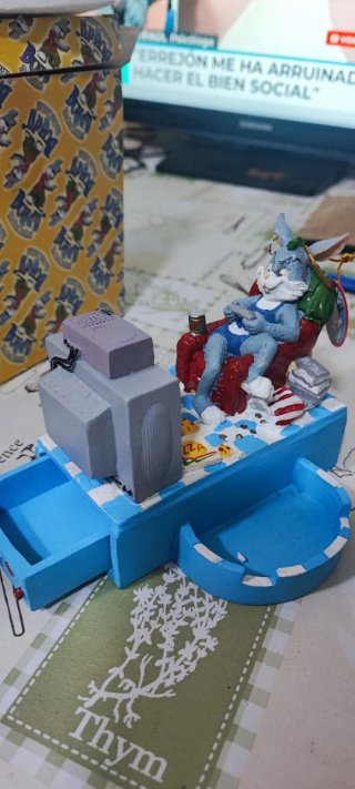 Figura de ratón bad Bunny