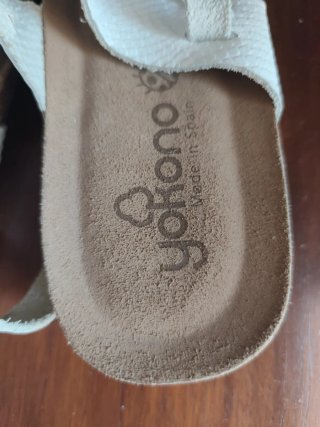 Chanclas blancas con tiras