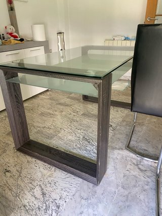 Mesa de comedor cristal y madera y 4 sillas
