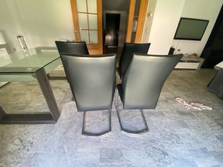 Mesa de comedor cristal y madera y 4 sillas