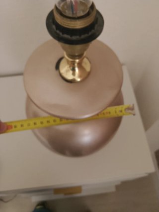 Pie de lámpara sobremesa dorado( tiene roces)