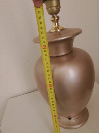 Pie de lámpara sobremesa dorado( tiene roces)