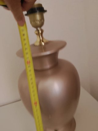 Pie de lámpara sobremesa dorado( tiene roces)