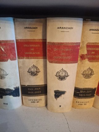 REGALO Libros Derecho antiguos Aranzadi/otros