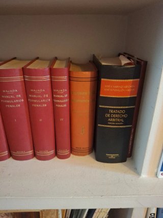 REGALO Libros Derecho antiguos Aranzadi/otros