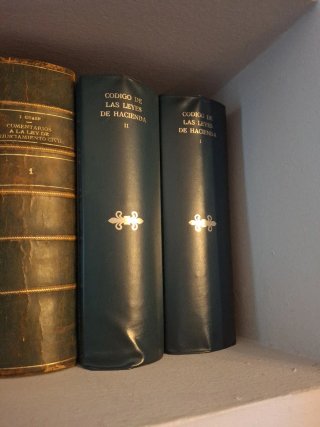 REGALO Libros Derecho antiguos Aranzadi/otros