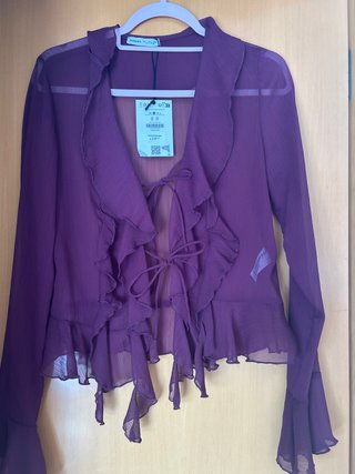 Blusa Bershka Morada Volantes Talla S