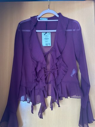 Blusa Bershka Morada Volantes Talla S