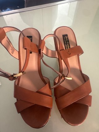 Sandalias de cuña marrones