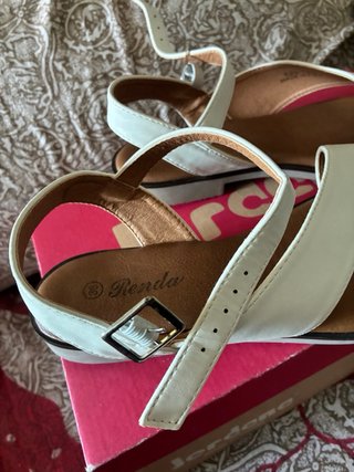 Sandalias blancas dedo planas T36