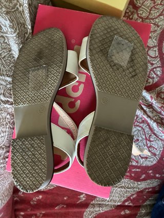 Sandalias blancas dedo planas T36