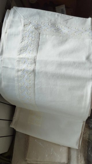 Lenzuolo matrimoniale ricamato