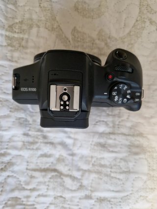 Canon EOS R100 Kit RF-S 18-45mm