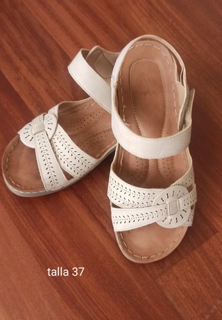 Sandalias blancas talla 37