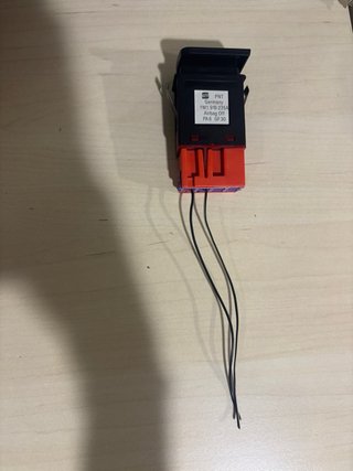 Interruptor airbag SEAT con un trozo de cable