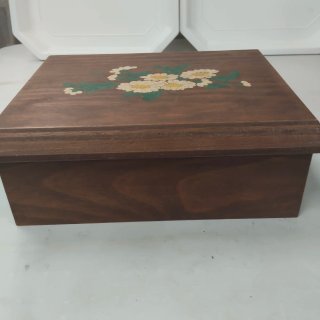 Antigua caja joyero decorada flores