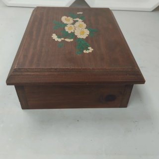 Antigua caja joyero decorada flores