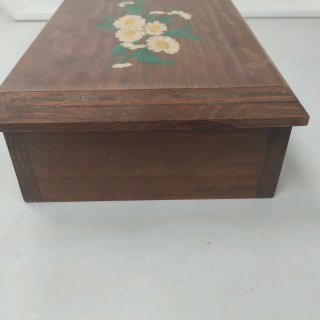 Antigua caja joyero decorada flores