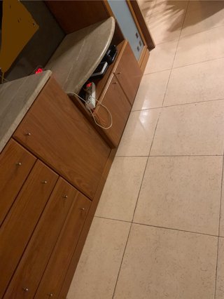 Mueble comedor semi-clásico con sobres de marmol