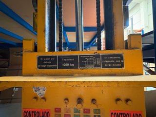 Traspaleta eléctrica amarilla