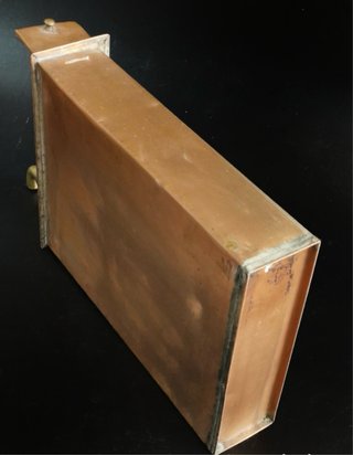 Grande serbatoio di rame antico con rubinetto in bronzo