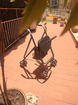 Andador plegable para adulto con asiento