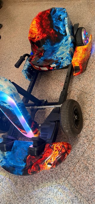 Karts eléctricos con diseño de fuego y hielo