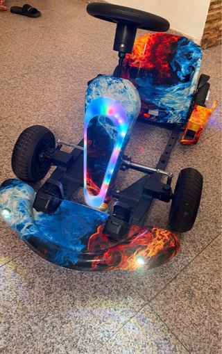 Karts eléctricos con diseño de fuego y hielo