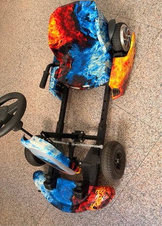 Karts eléctricos con diseño de fuego y hielo