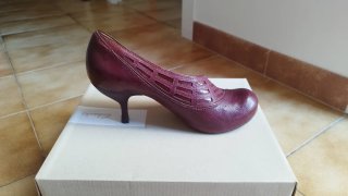 Zapatos Clarks tacón fino granate
