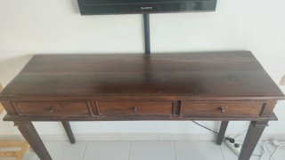 Escritorio y silla de madera