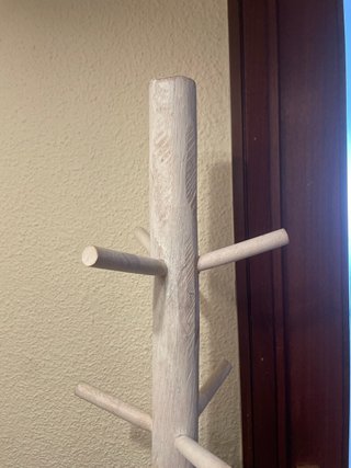 Perchero de madera minimalista