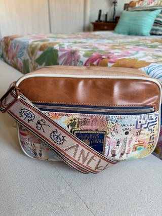 Bolso bandolera Anekke beige y azul