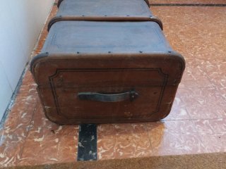 Baúl antiguo de madera forrado y cajón original