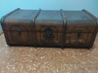 Baúl antiguo de madera forrado y cajón original